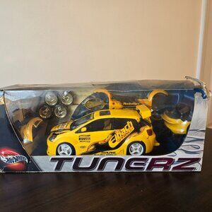 100% Hot Wheels Turnerz Honda Civic Si Custom Hatch Back.